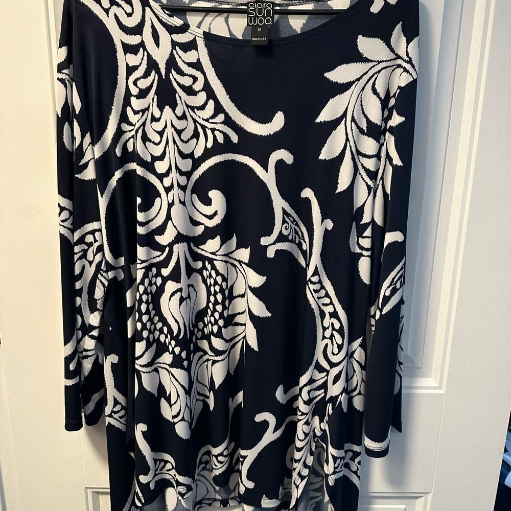 Clara Sunwoo Navy and White Abstract Top